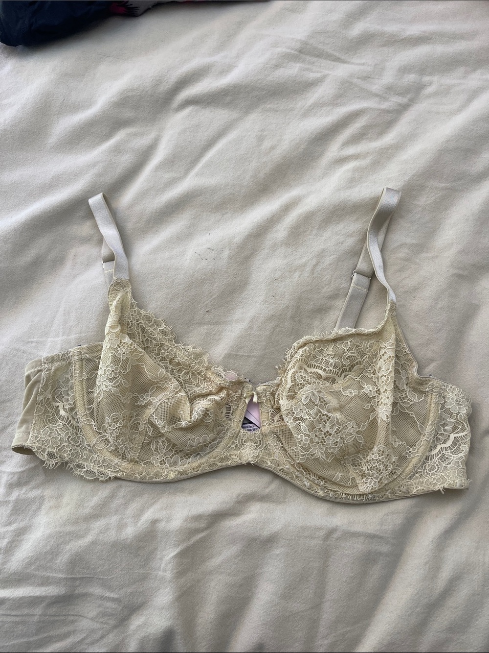 Victoria's Secret Lace Underwire Bra in Ivory Cream